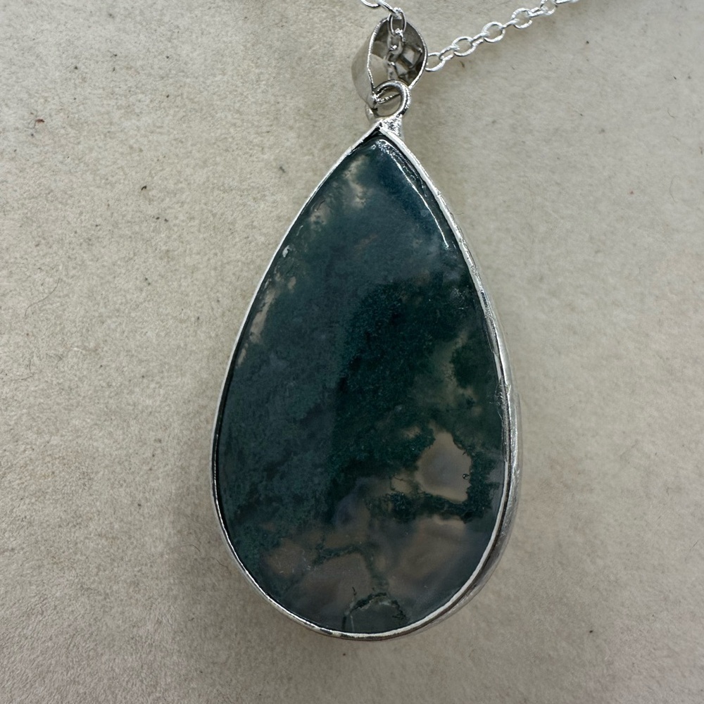 Moss Agate Teardrop Pendant Necklace on Silver Plated Box Chain - Picture 8 of 9